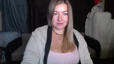 Snapshot of nikaskylink chatting on 11.05.25 Nika online show from 11.05.25