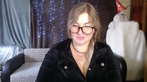 Snapshot of nikaskylink chatting on 11.07.25 Nika online show from 11.07.25