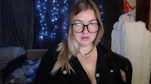 Snapshot of nikaskylink chatting on 11.12.25 Nika online show from 11.12.25