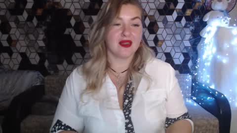 Snapshot of nikaskylink chatting on 11.14.25 Nika online show from 11.14.25