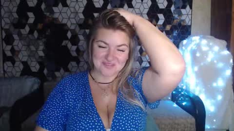 Snapshot of nikaskylink chatting on 11.17.25 Nika online show from 11.17.25