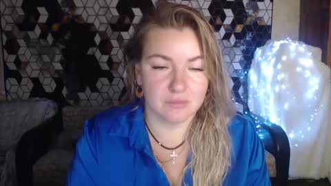 Snapshot of nikaskylink chatting on 11.19.25 Nika online show from 11.19.25