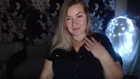 Snapshot of nikaskylink chatting on 11.21.25 Nika online show from 11.21.25