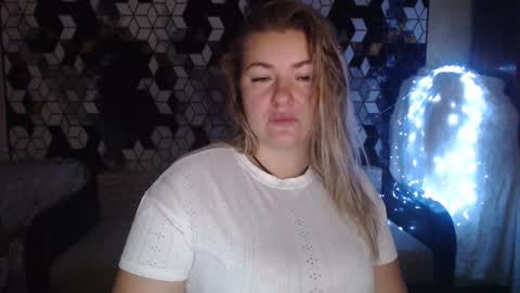 Snapshot of nikaskylink chatting on 11.24.25 Nika online show from 11.24.25