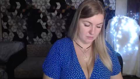 Snapshot of nikaskylink chatting on 11.28.25 Nika online show from 11.28.25