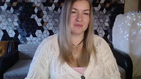 Snapshot of nikaskylink chatting on 12.15.25 Nika online show from 12.15.25