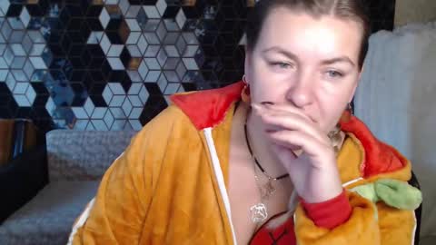 Snapshot of nikaskylink chatting on 12.16.25 Nika online show from 12.16.25