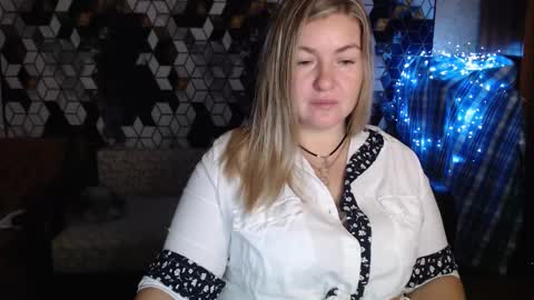 Snapshot of nikaskylink chatting on 12.19.25 Nika online show from 12.19.25