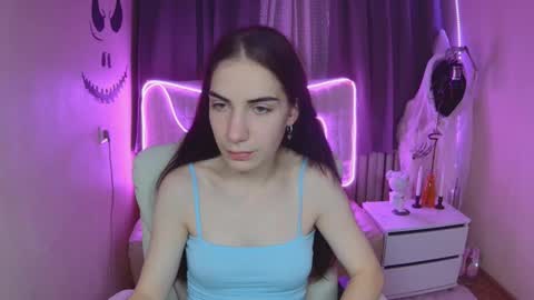 nikastarkk online show from 10.14.25