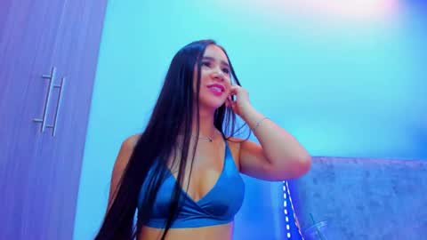 nikii_white online show from 03.21.26