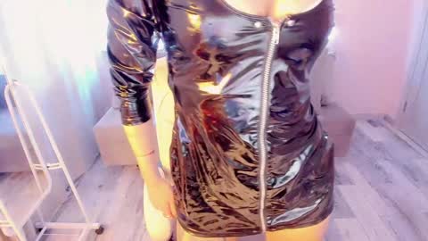 nikki_blondiee online show from 01.09.25