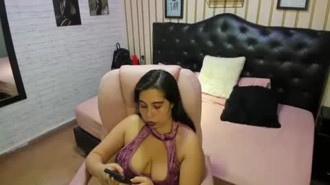 Snapshot of nikki_nikol chatting on 05.28.26 Nikki online show from 05.28.26