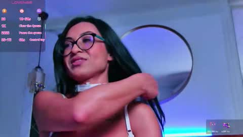 Snapshot of nikki_starx chatting on 11.10.25 Nikki online show from 11.10.25