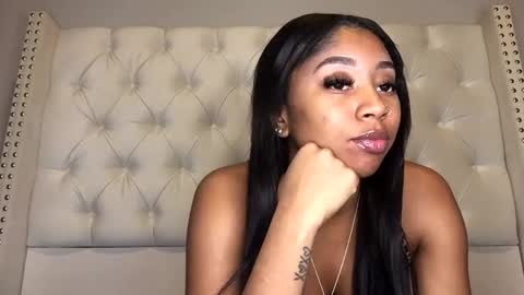 NikkiB online show from 02.11.25