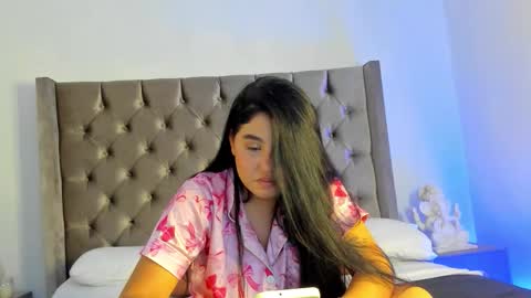 Snapshot of nikkibotero chatting on 11.17.25 nikkibotero online show from 11.17.25