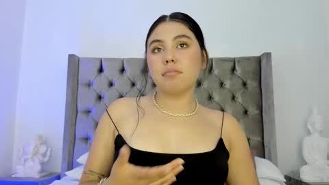 Snapshot of nikkibotero chatting on 11.26.25 nikkibotero online show from 11.26.25