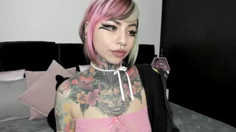 Snapshot of nikkiramone chatting on 12.05.24 Nikki Ramone online show from 12.05.24