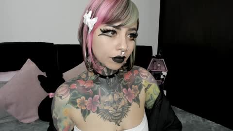 Snapshot of nikkiramone chatting on 12.06.24 Nikki Ramone online show from 12.06.24