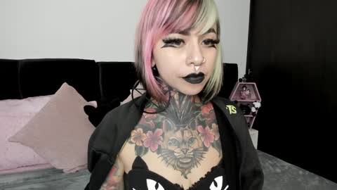 Snapshot of nikkiramone chatting on 12.15.24 Nikki Ramone online show from 12.15.24