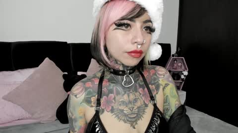 Snapshot of nikkiramone chatting on 12.17.24 Nikki Ramone online show from 12.17.24