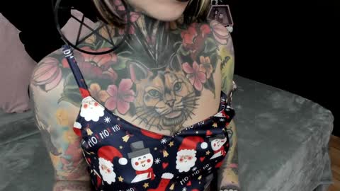 Snapshot of nikkiramone chatting on 12.22.24 Nikki Ramone online show from 12.22.24