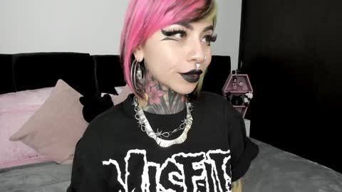 Snapshot of nikkiramone chatting on 12.24.24 Nikki Ramone online show from 12.24.24