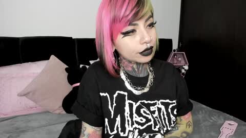 Snapshot of nikkiramone chatting on 12.24.24 Nikki Ramone online show from 12.24.24