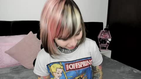 Snapshot of nikkiramone chatting on 01.21.25 Nikki Ramone online show from 01.21.25