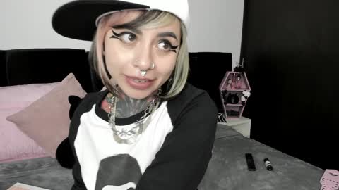 Snapshot of nikkiramone chatting on 01.22.25 Nikki Ramone online show from 01.22.25