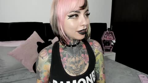 Snapshot of nikkiramone chatting on 02.07.25 Nikki Ramone online show from 02.07.25