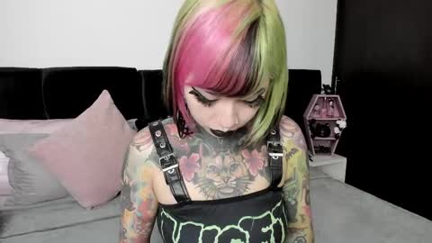 Snapshot of nikkiramone chatting on 02.09.25 Nikki Ramone online show from 02.09.25
