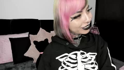 Snapshot of nikkiramone chatting on 02.12.25 Nikki Ramone online show from 02.12.25