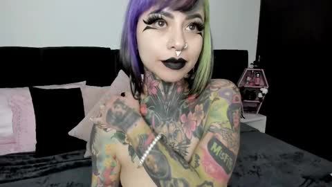 Snapshot of nikkiramone chatting on 02.14.25 Nikki Ramone online show from 02.14.25