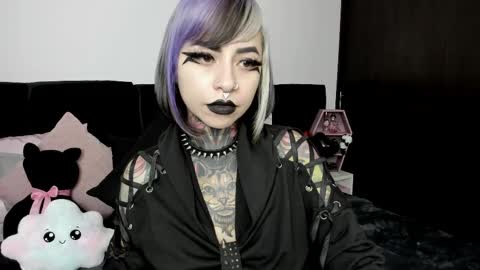 Snapshot of nikkiramone chatting on 03.07.25 Nikki Ramone online show from 03.07.25