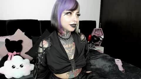 Snapshot of nikkiramone chatting on 03.07.25 Nikki Ramone online show from 03.07.25