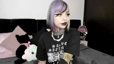 Snapshot of nikkiramone chatting on 03.12.25 Nikki Ramone online show from 03.12.25