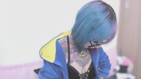 Snapshot of nikkiramone chatting on 09.26.25 Nikki Ramone online show from 09.26.25