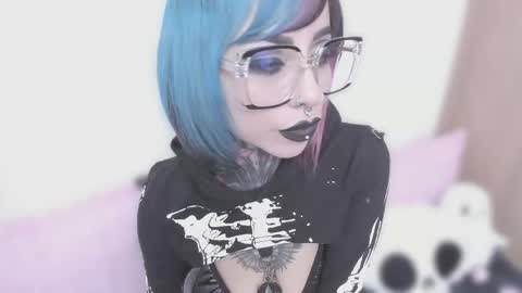 Snapshot of nikkiramone chatting on 09.30.25 Nikki Ramone online show from 09.30.25