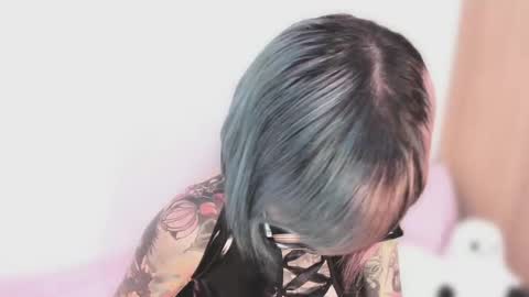 Snapshot of nikkiramone chatting on 10.03.25 Nikki Ramone online show from 10.03.25