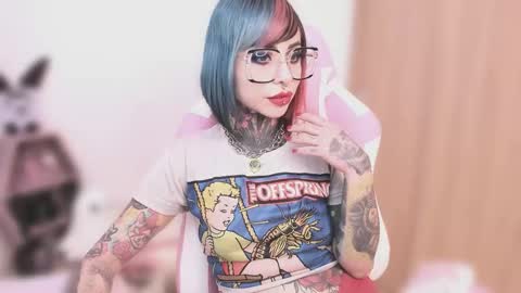 Snapshot of nikkiramone chatting on 10.20.25 Nikki Ramone online show from 10.20.25