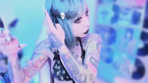 Nikki Ramone   online show from 11.01.25