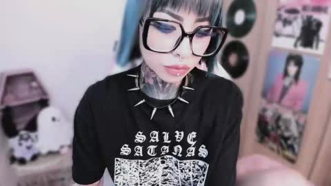 Nikki Ramone   online show from 04.24.26