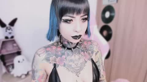Nikki Ramone   online show from 04.29.26