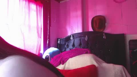 Snapshot of nikkirous_ chatting on 05.25.26 Nikkirous online show from 05.25.26