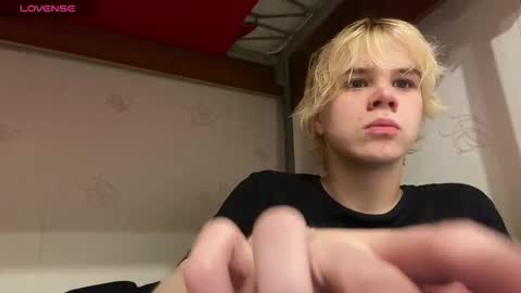 Snapshot of nikolasbucks chatting on 12.14.25 nikolasbucks online show from 12.14.25