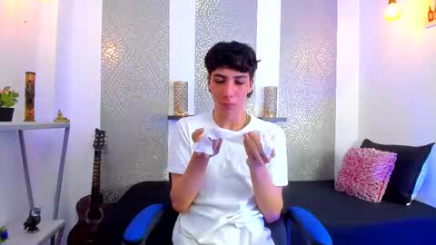    online show from 03.04.25