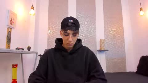    online show from 11.03.25