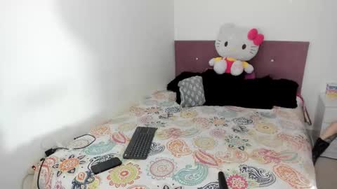 Snapshot of nikoleevanss chatting on 11.16.25 Nikole online show from 11.16.25