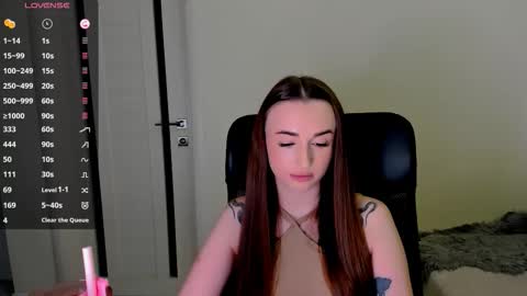 Snapshot of nikoll_s chatting on 11.28.25 online show from 11.28.25