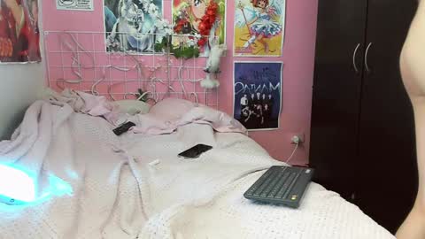 Nikylaine online show from 12.28.24